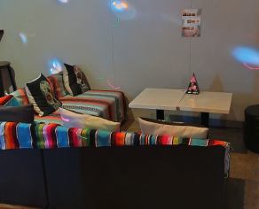 サブフロア　ダーツやカラオケ、シーシャで飲み放題を時間いっぱい楽しもう！