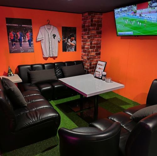 落ち着きをテーマにしたスポーツ観戦フロア