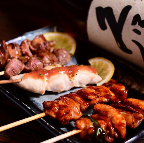 店内串打ちの"炭火焼鳥" 1本154円(税込)～