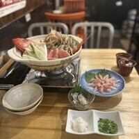 【含120分鐘暢飲】豪華特製火鍋套餐,包含頂級新鮮海鮮及鮮魚料理 ◆ 9,900日圓(含稅)