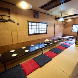 大人数の宴会や歓送迎会に最適なスペースです。お得なコースメニューをご用意しており、女子会や飲み会にもぴったり！飲み放題プランも充実しています。新鮮な海鮮料理や手作りの逸品を囲みながら、楽しい会話と笑い声が弾むひとときをお過ごしいただけます。大切な友人や同僚との素敵な思い出を、当店でお楽しみください！