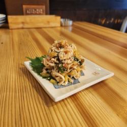 雞胸肉佐醃蘿蔔與李子醬