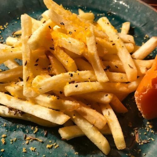 スパイスとミモレットチーズのフライドポテト