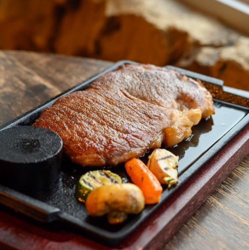 シェフの技が光る鉄板料理