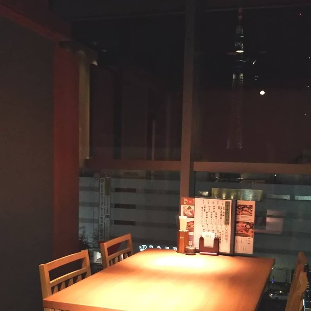 We have a private room that can accommodate up to 20 people! You can also see the Skytree from the seating.