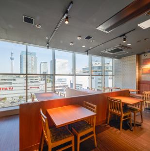 Table seats with a feeling of openness! You can enjoy Sky Tree.Recommended for lunch ♪