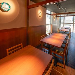 20名様までの完全個室！スカイツリーも見えるお席でゆったりとお過ごしください。