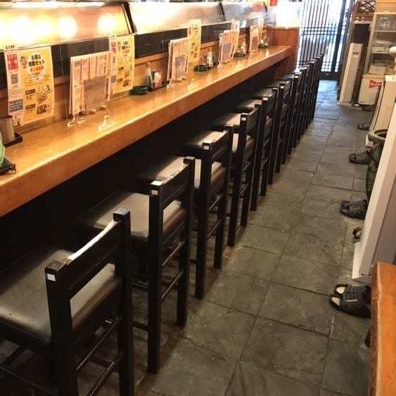 和の雰囲気を組み合わせた造りはお客様に安らぎを与えます。時間を忘れてごゆるりとお過ごし下さい。美味しい食事とお酒、そしてご提供する場を大事にしているため、店内の隅々まで注意を行き届かせております。幹事様のご希望がありましたら、誠心誠意ご対応させて頂きますのでお気軽にお問い合わせください！