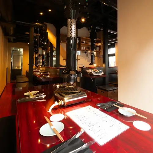 <p>【こだわりの雰囲気】こだわりの一つ、店内の雰囲気です。メニューも店長の手作りです。顔でのお出迎え/おもてなしで愛されるお店を築いていきたいと思います。是非、気軽にこだわりのコースを食べにきてください。</p>