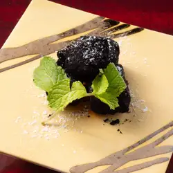 Adult-style bitter raw chocolate