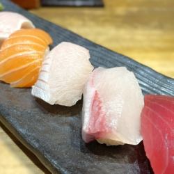 おまかせ握り寿司　3貫968円／5貫1518円