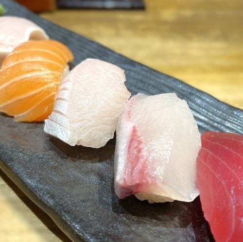 おまかせ握り寿司　3貫968円／5貫1518円