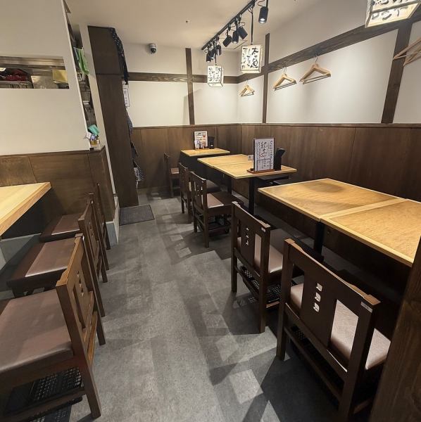 少人数～団体様まで宴会利用も大歓迎！テーブル席はお席を合わせることが出来るため、人数に合わせて調整可能です◎お仕事終わりのご宴会やご友人とのお食事会など、どうぞお気軽にお立ち寄りください。最大15名様までご利用いただけます。