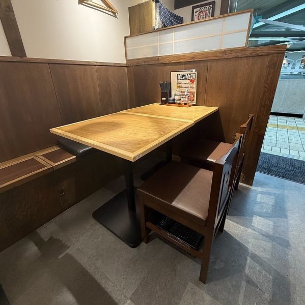 駅のホーム直結なので「電車を降りてすぐビール！」という夢が叶うのが『おーうえすと』です◎千里中央駅の中央北改札より10秒！せんちゅうパル地下1階に当店はございます。駅構内とは思えないほどゆったり飲める空間で、お疲れの心と体をリフレッシュしませんか？