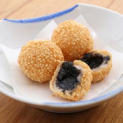 Sesame dumplings with black sesame paste filling (3 pieces)