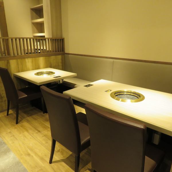 会社関係など大人数の宴会は店内貸切も承ります。店内は間隔をとりやすい広々とした設計になっているため、密を避けた宴会が可能。職場の親睦会や同窓会など、お気軽にご相談ください。感染症対策を万全にして、皆様のご来店を心よりお待ちしております。忘新年会歓迎です。