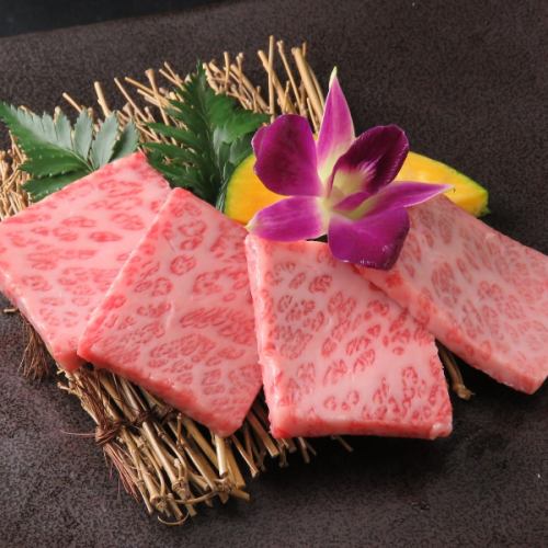 使用嚴選的國產和牛製成
