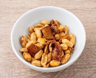 Spicy peanuts