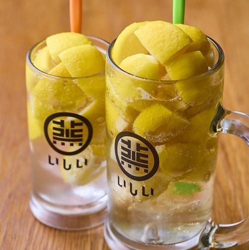 “特色冰鎮檸檬酸酒”