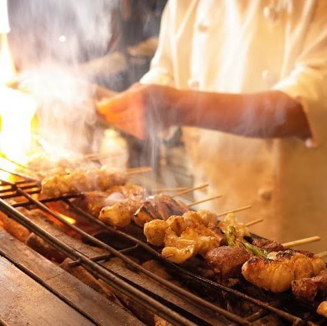 備長炭で焼き上げる焼き鳥