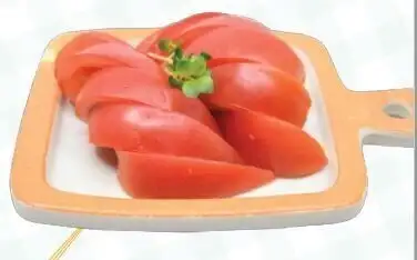차가운 토마토 / 배추 김치 / 오이 김치 / 칵테일 각