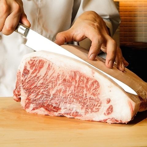 We offer courses where you can enjoy yakiniku made with domestic Japanese black beef purchased from farmers!