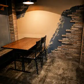 【２階フロア】ご友人同士での賑やかな飲み会や女子会・会社の飲み会など、さまざまなシーンでご利用できます！みんなで楽しくお食事をお楽しみください！