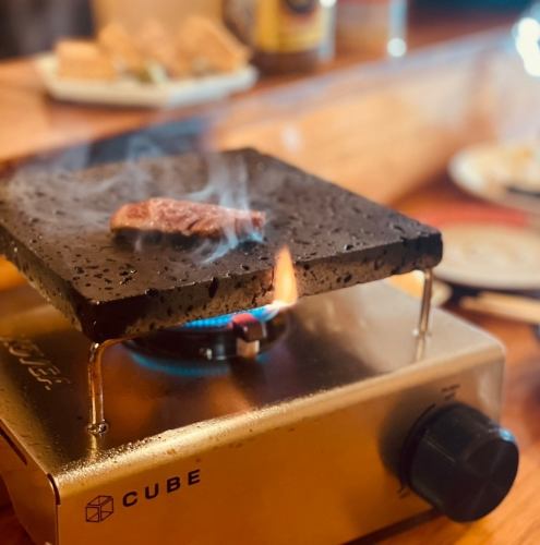 溶岩プレートで調理！