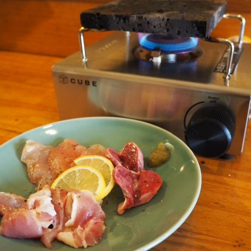 【◆香り立つ逸品◆】朝引き鳥を溶岩プレートで楽しむ贅沢3種焼き盛り
