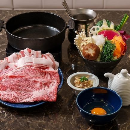 Shabu-shabu or Sukiyaki course with 200g Japanese black beef and pork pie, 6,600 yen (tax included)