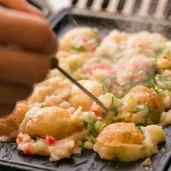 【Osaka Specialty】Takoyaki Making Experience／【大阪名物】たこ焼き作り体験