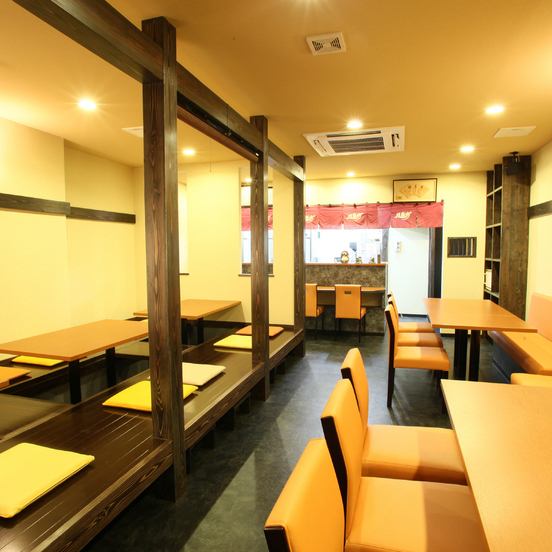 [1st floor seats, digging, 4 seats, 3 tables / table, 4 seats, 3 tables / counter seats, 6 tables] You can enjoy a relaxing meal in the store with sufficient space between seats.