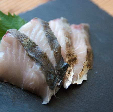 鰆炙り刺し～自家製海苔酢～
