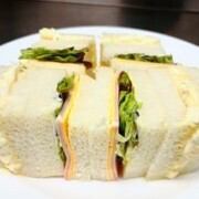 [土曜限定メニュー]玉子とハムチーズのサンドウィッチ