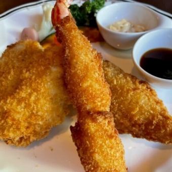 [土曜日ランチメニュー]ミックスフライ（海老・白身魚・クリームコロッケ）