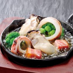 カキとイカのオイル焼き