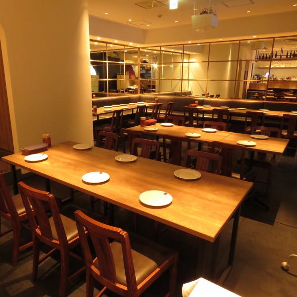お洒落で広々とした店内はパーティーも最適♪貸切も人数やシーンに応じて承ります！設備も充実していて結婚式の2次会もOK★駅近なのでお集まりにも便利な立地です◎歓送迎会や女子会、飲み会や同窓会などぜひお気軽にご相談ください。