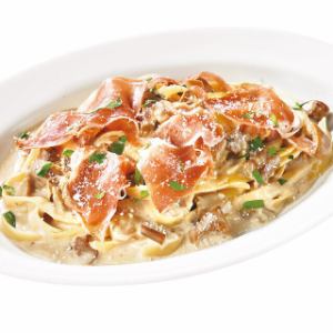 생 햄과 포르치니 버섯 크림 페트 치네 (R)