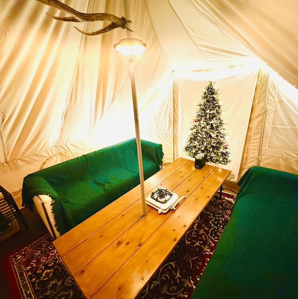 グランピング気分を味わいながらお鍋とお酒を楽しむお店