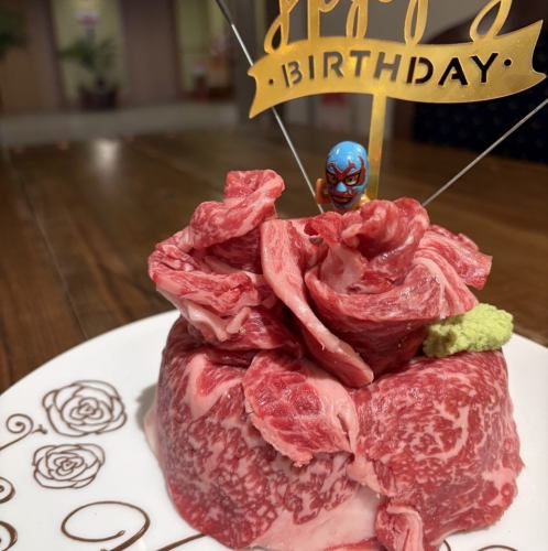 お誕生日のお祝いは当店で☆お肉ケーキできます。