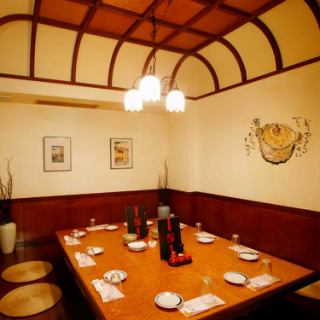 [Between Hachimantai] Private room seats featuring cute design and chic atmosphere.The seats are also arranged with plenty of space, so even if the number of people is perfect, you can relax and enjoy your meal.