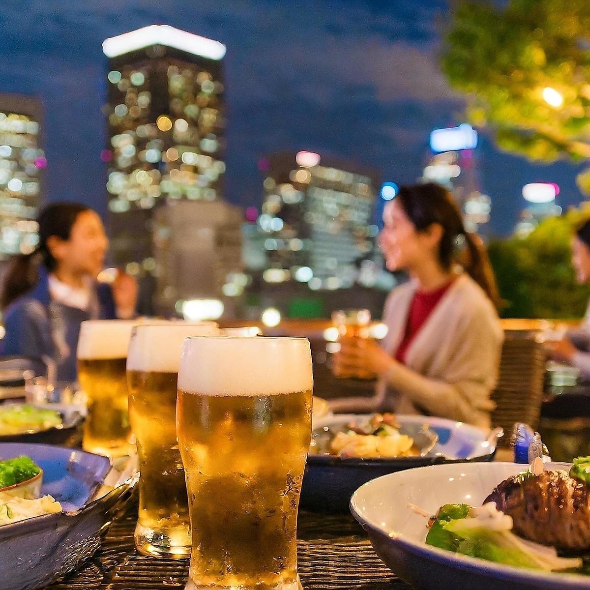 新宿市中心！啤酒花园开放♪夜景和自助烧烤☆