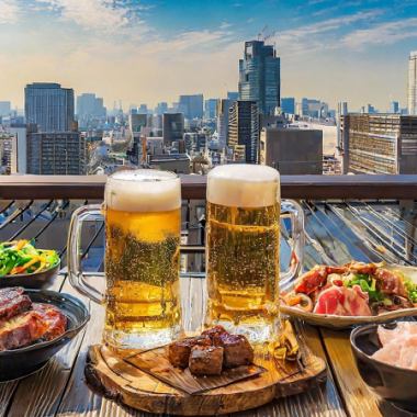 At dusk, you will be able to experience a fantastic sunset with a panoramic view of Shinjuku spreading out in front of you.