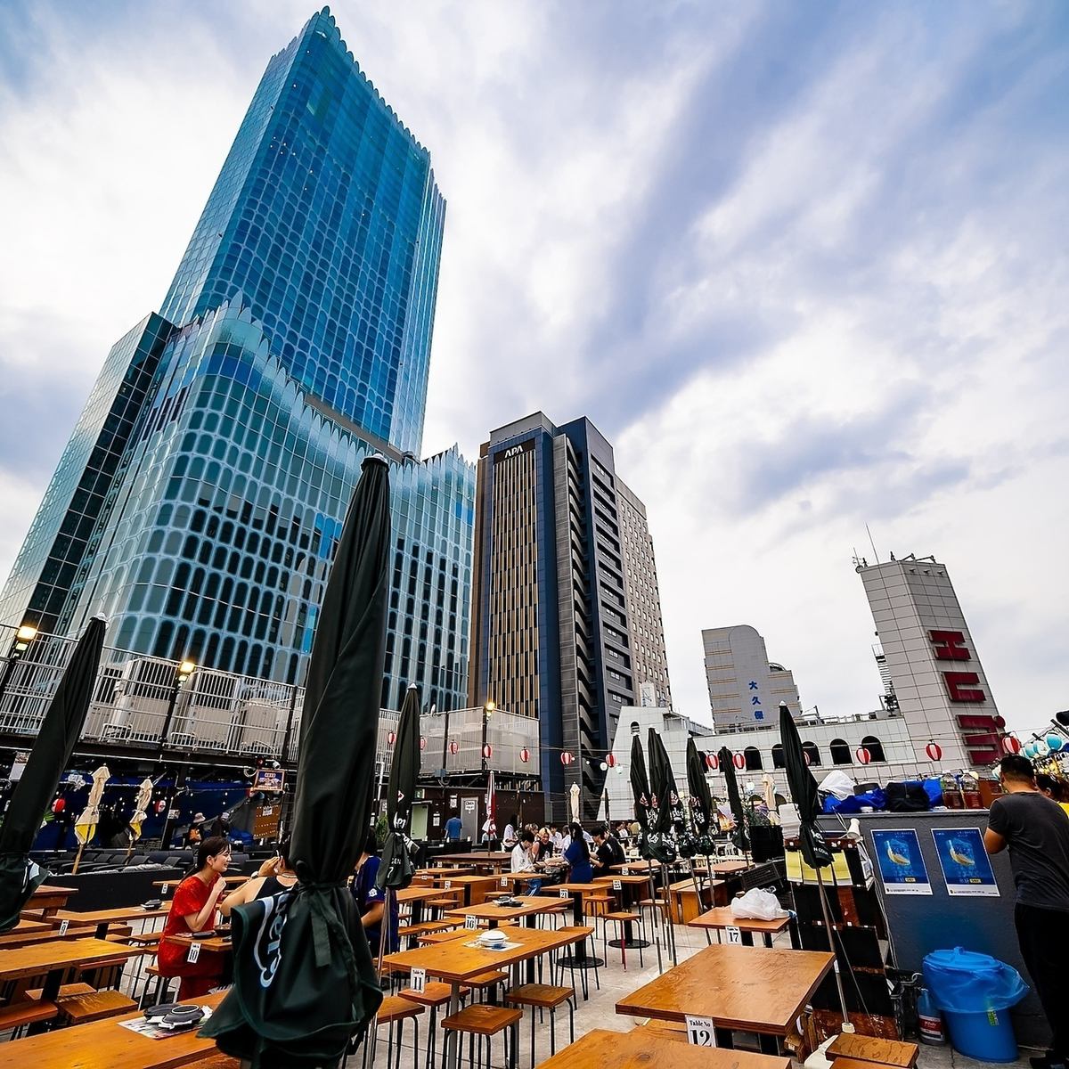 新宿ど真ん中！ビアガーデンOPEN♪夜景&BBQ食べ放題☆