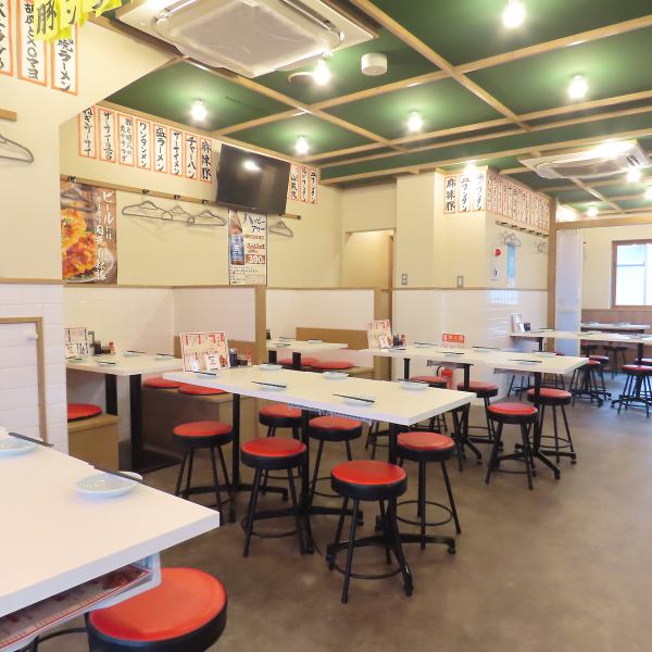 大人数でのご宴会に最適な空間！会社の歓送迎会や各種打ち上げなど、大人数での集まりにも対応可能です。飲み放題付きのコースも充実しており、賑やかな雰囲気の中でお食事を楽しめます。ご予算や人数に合わせて最適なお席をご案内いたしますので、まずはお気軽にご相談ください♪