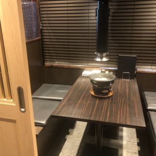 4名席×4卓、2名席×2卓