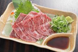 牛ほほ肉のお刺身