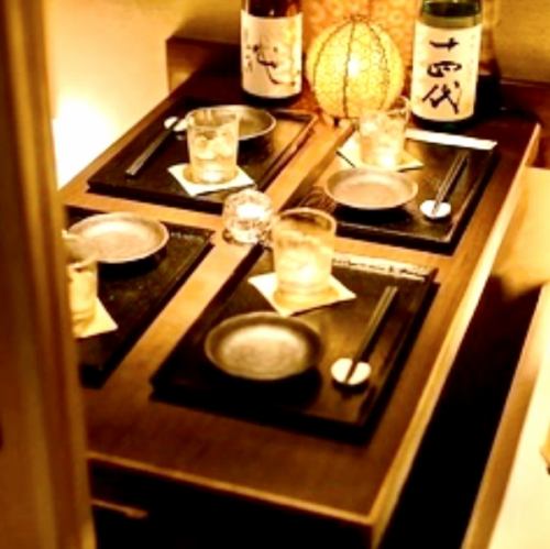 <p>【デザイナーズ個室】和の趣き溢れる店内は大人の為の落ち着いた雰囲気となっております。2名様～ご利用可能な完全個室席は川崎での接待や女子会、合コンなど各種宴会に最適なプライベート個室空間♪お得な宴会コースプランもご予算に合わせて3500円～ご用意。誕生日や記念日にお得なサプライズ特典もご用意しております</p>