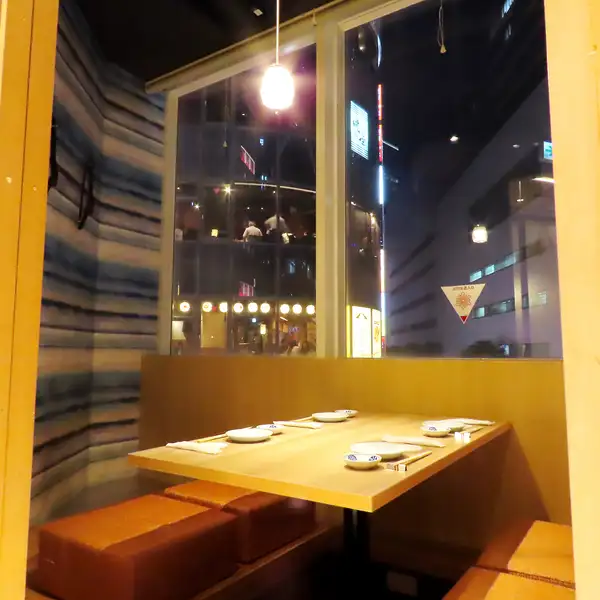 JR名古屋駅徒歩1分の駅チカ個室居酒屋 ととうお。和モダン調な洗練された店内は2名～28名様まで対応可能な、静かでくつろげる大小完全個室を多数完備しております。名古屋での女子会や飲み会など、シーンに合わせて最適な個室にご案内いたします。ご希望の個室がありましたらご予約時にお伝え下さい。