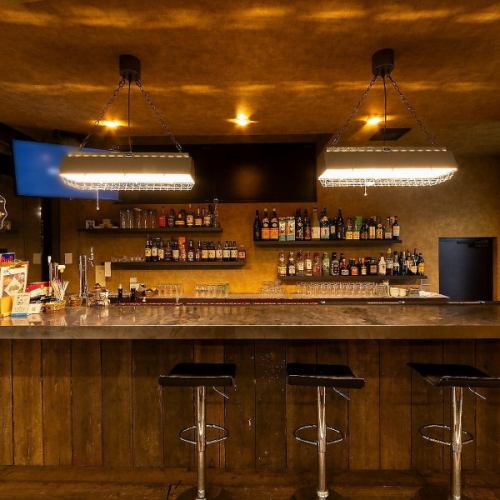 オシャレなバーカウンター!ダーツ・ビリヤードも完備